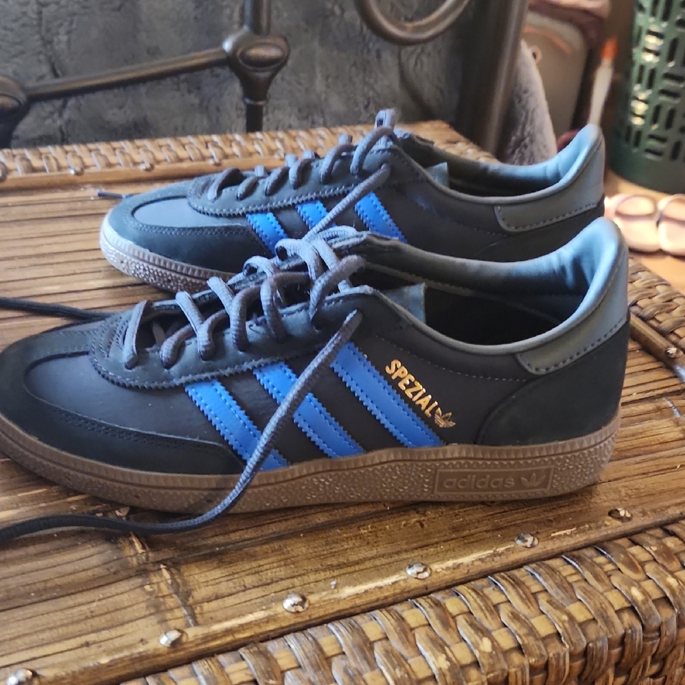 Adidas Sneakers Size 6.5 Kids Women Size 7.5